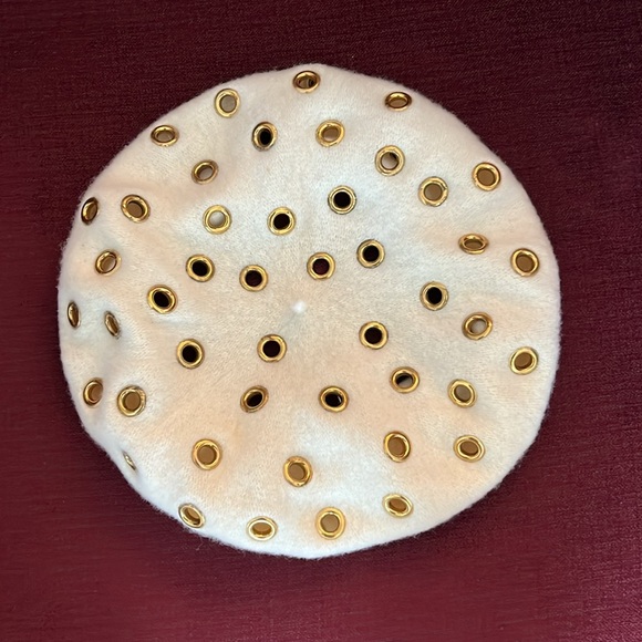 Vintage P.R.T. Ultrabasque Women's Beret Hat Cream Off White Gold Tone Grommets - Picture 1 of 9